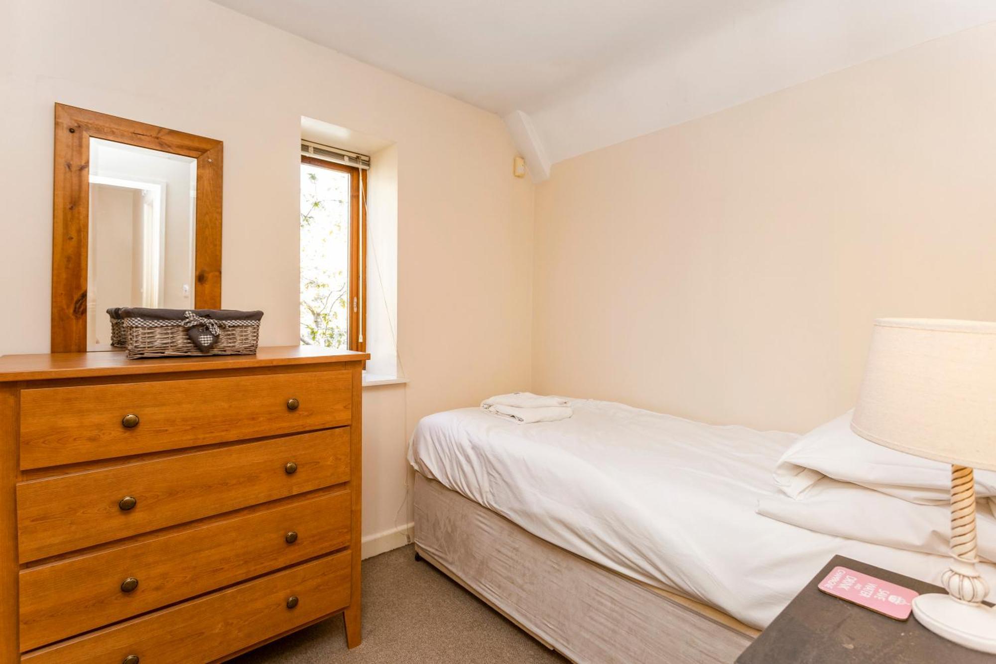 Bridge Farm Holiday Cottages Honeybourne Room photo