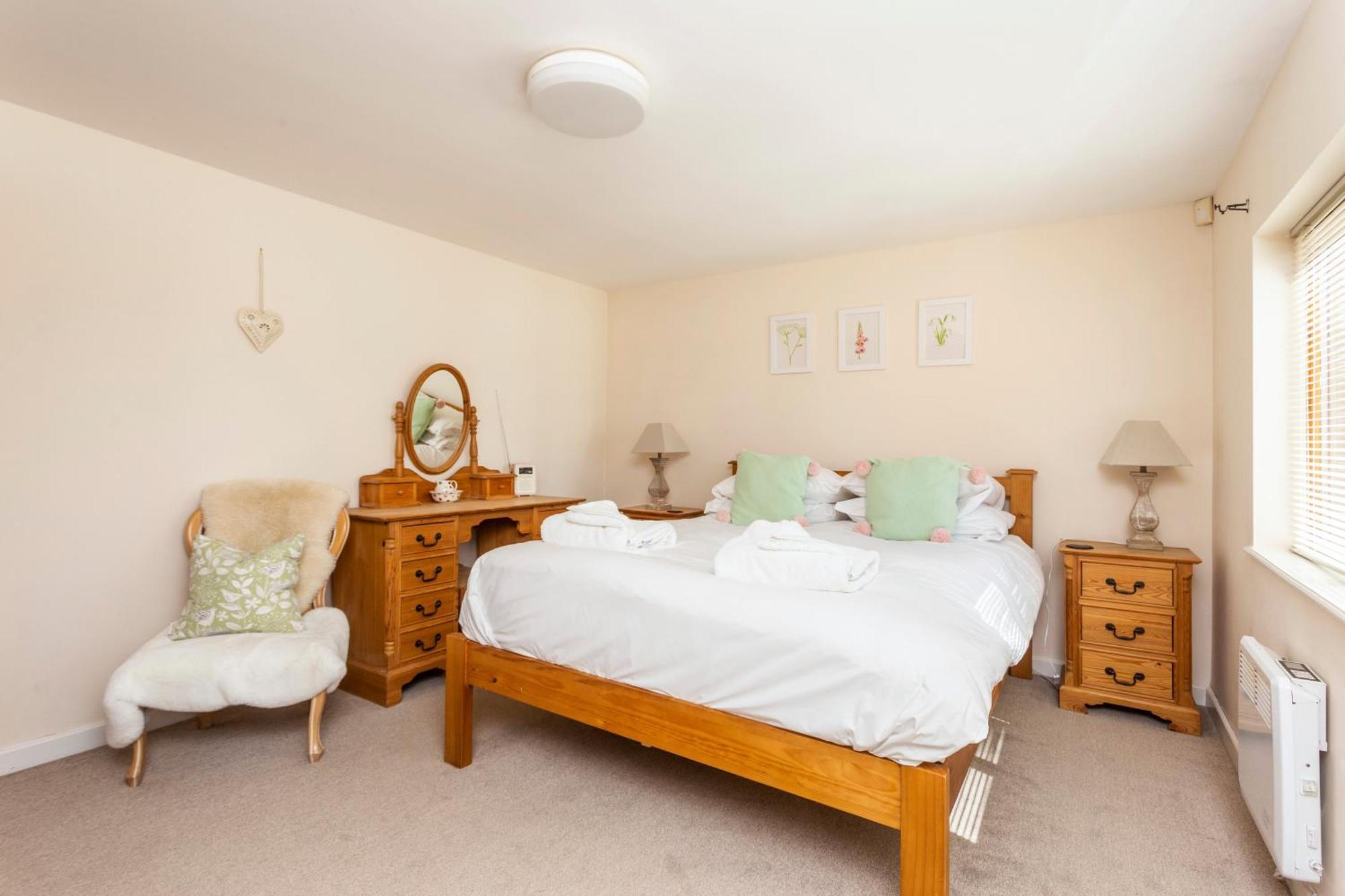 Bridge Farm Holiday Cottages Honeybourne Room photo