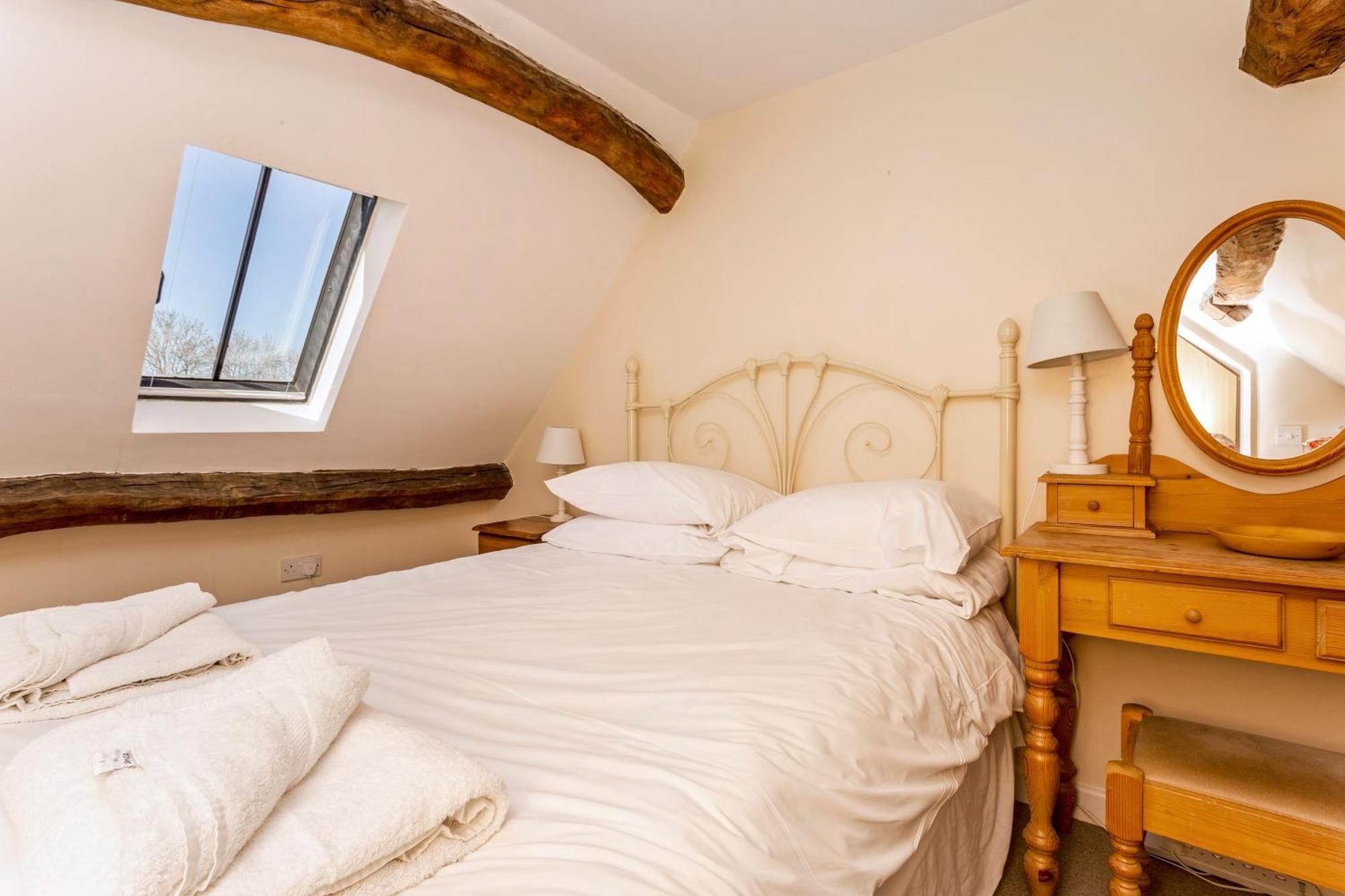 Bridge Farm Holiday Cottages Honeybourne Room photo