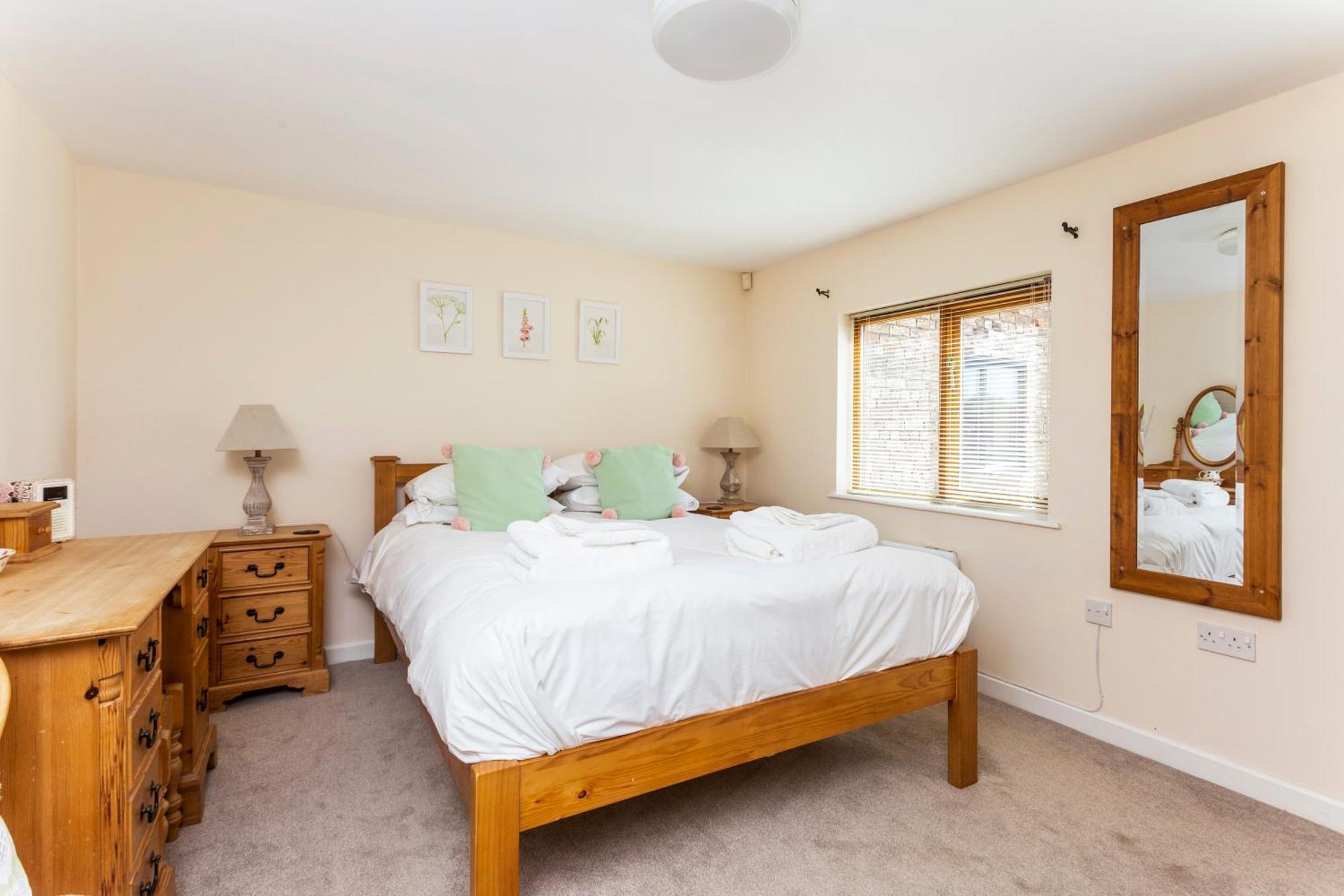 Bridge Farm Holiday Cottages Honeybourne Room photo