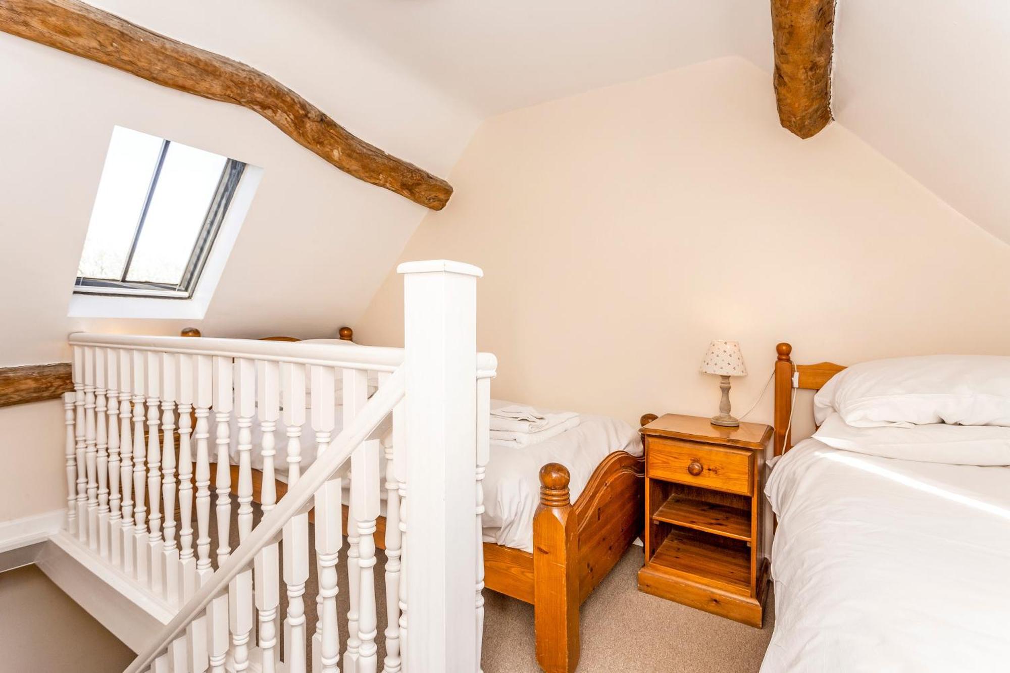 Bridge Farm Holiday Cottages Honeybourne Room photo